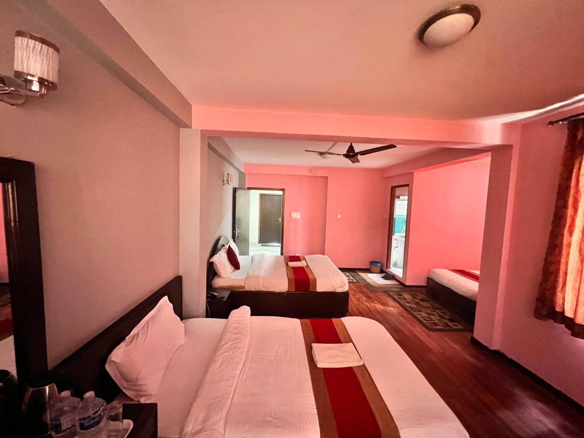 Hotel Family Home Kathmandu Exteriör bild